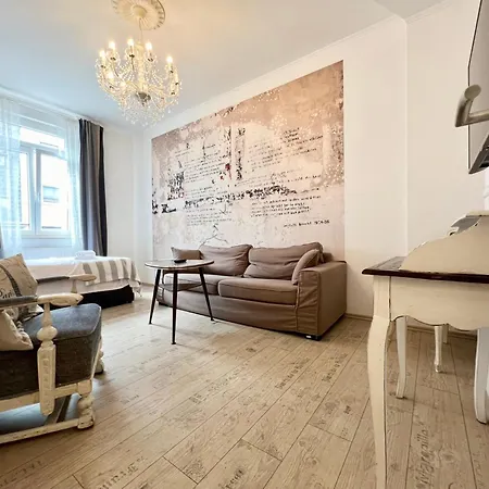 Paris Suite Fuer 4 Mit Kueche Und Wifi Essen Exterior photo
