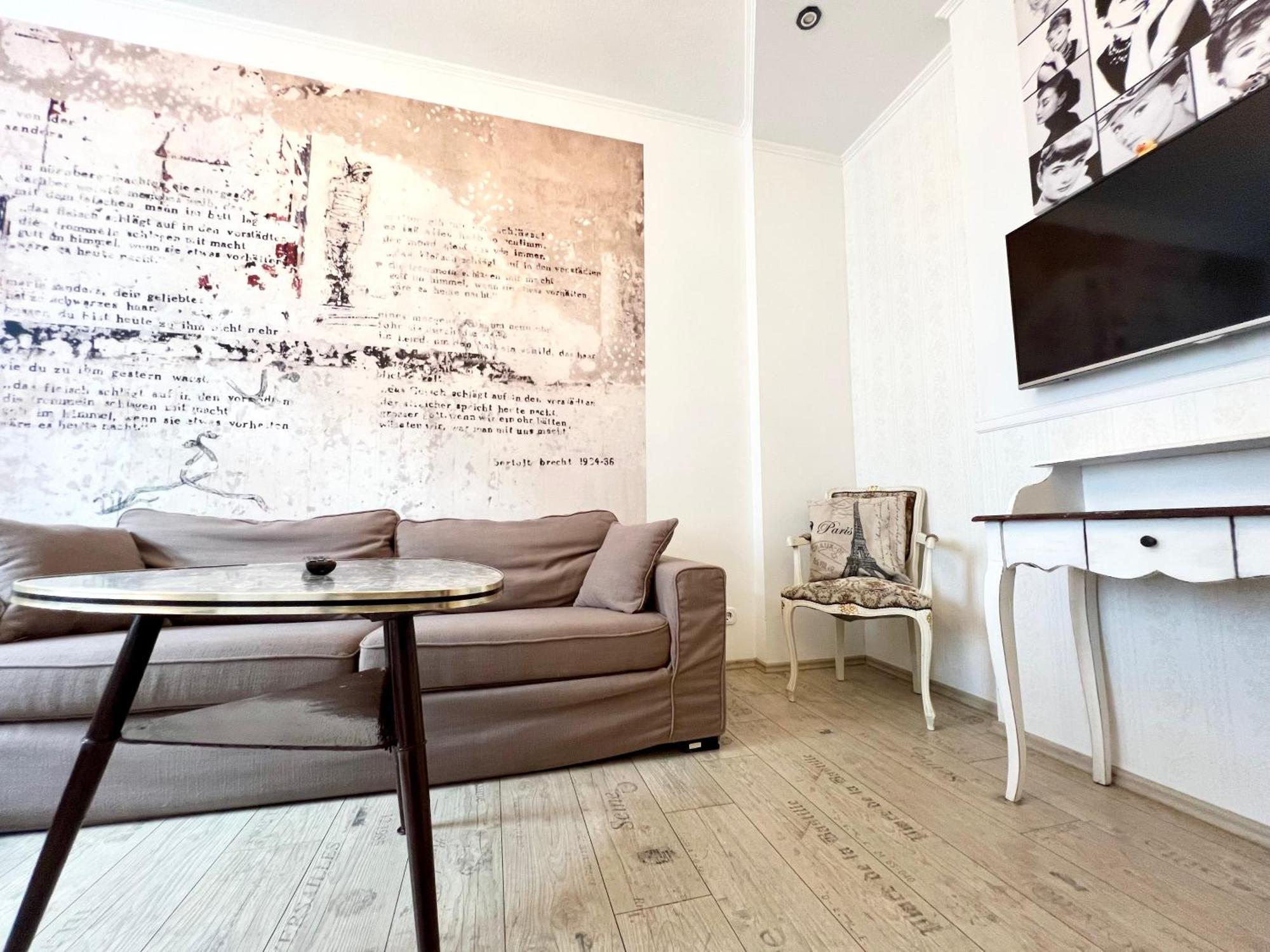 Apartment Paris Fuer 4 Mit Kueche Und Wifi Essen